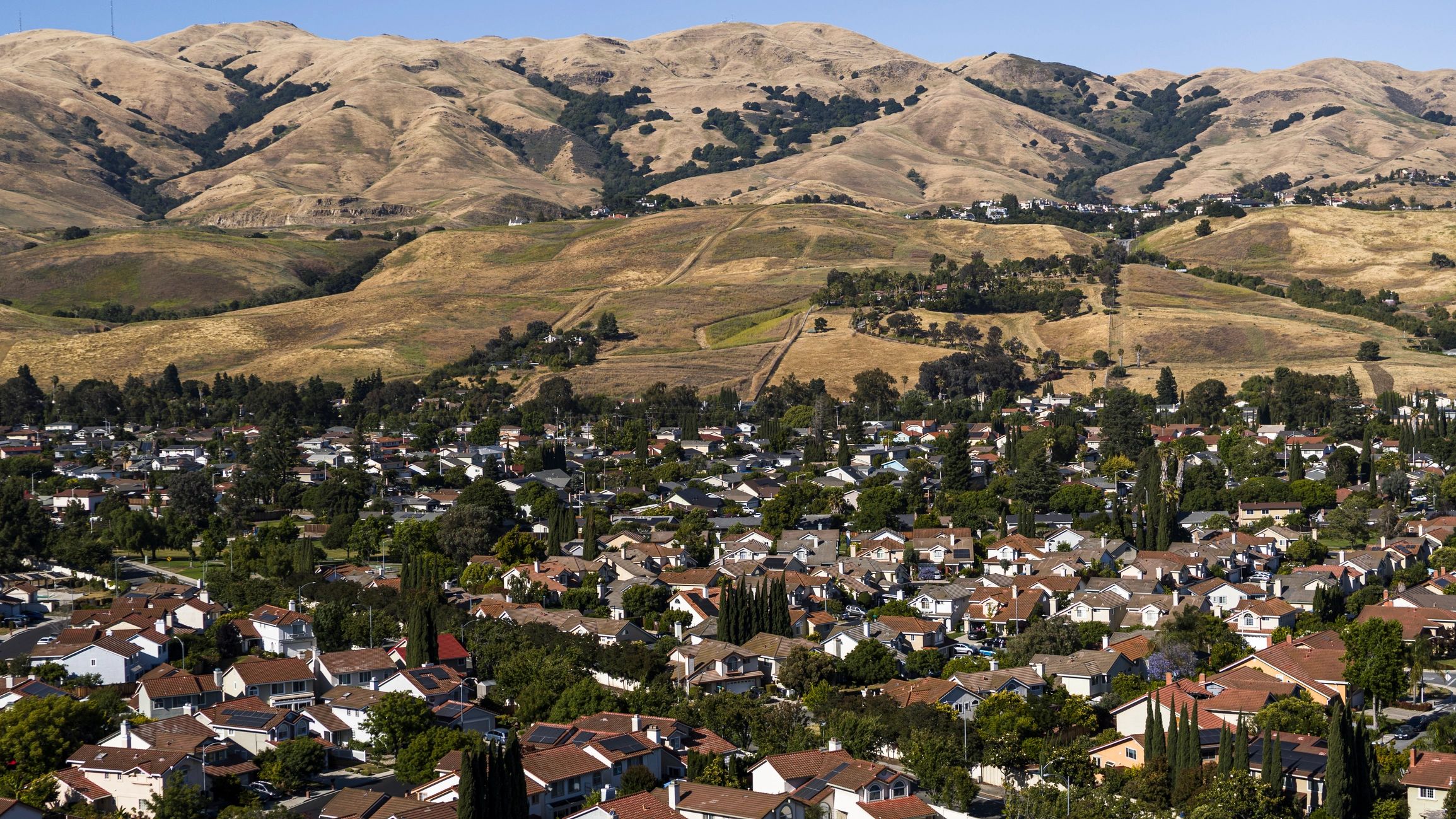 Neighborhood homes with mountain backdrop representing Reno living